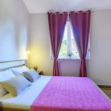 Nyaraló Bojana In Ližnjan